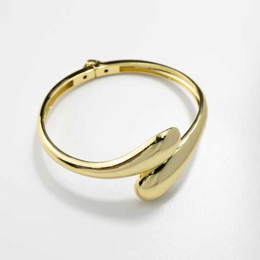 Sleek Golden Embrace Bracelet – 18k Gold Plated Over Brass