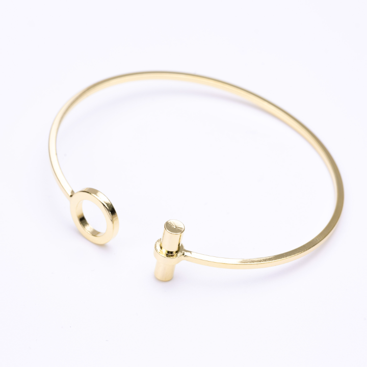 Circle & Bar Cuff Bracelet – 18k Gold Plated