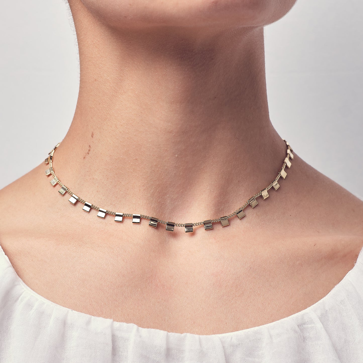 Golden Square Choker Necklace – Modern Minimalist (6.3)