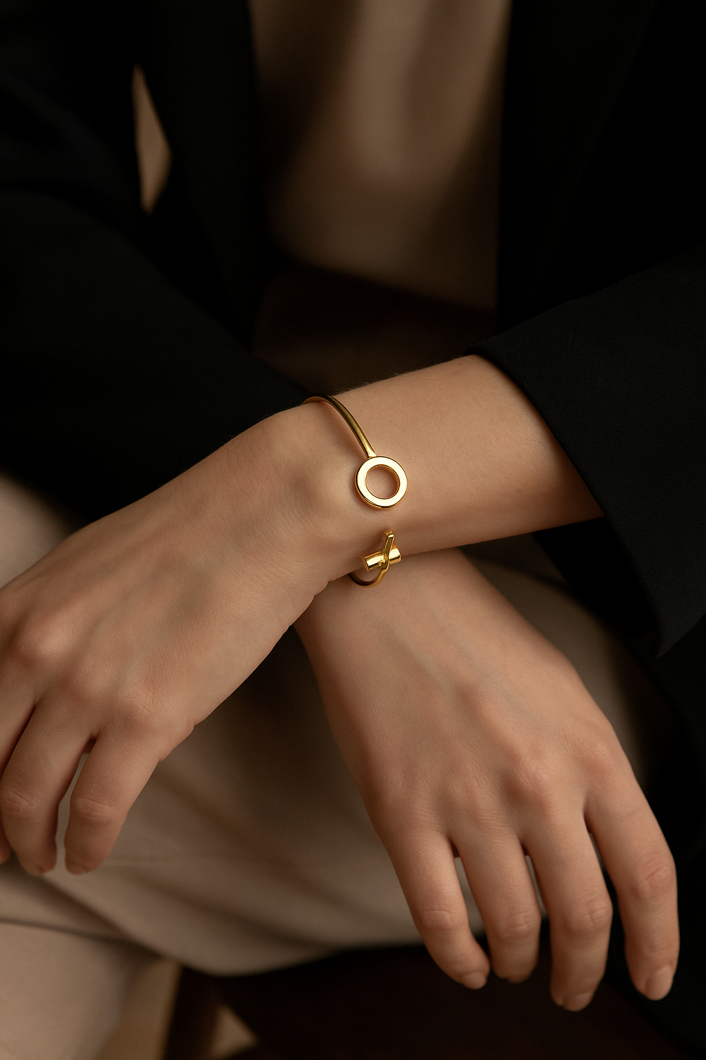 Circle & Bar Cuff Bracelet – 18k Gold Plated